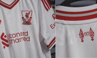 Das neue trikot des Liverpool wurde bei einem 1:0-Sieg gegen Wrexham erstmals präsentiert