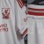 Das neue trikot des Liverpool wurde bei einem 1:0-Sieg gegen Wrexham erstmals präsentiert