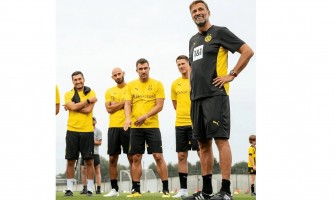 Klopp taucht auf dem Dortmunder Trainingsgelände auf