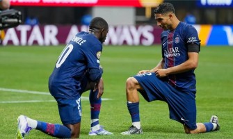 Schüler präsentieren ihren Mentoren ihre Erfolge